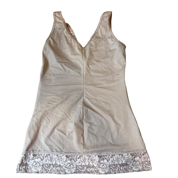 Ruby Ribbon White Lace Trim V-Neck Shapewear Cami Top Size 32 - Picture 4 of 5